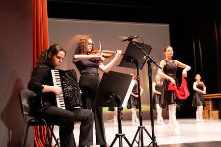 violina & harmonika GŠ Postojna KO SANJE POSTANEJO PLES foto V. Leban